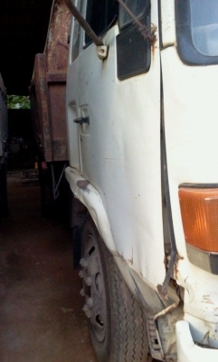 รถบรรทุกหกล้อดั้มยี่ห้ออีซูซุ รถบรรทุกหกล้อดั้มยี่ห้ออีซูซุ