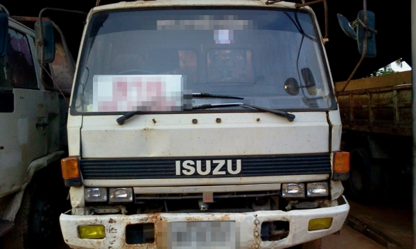 รถบรรทุกหกล้อดั้มยี่ห้ออีซูซุ รถบรรทุกหกล้อดั้มยี่ห้ออีซูซุ