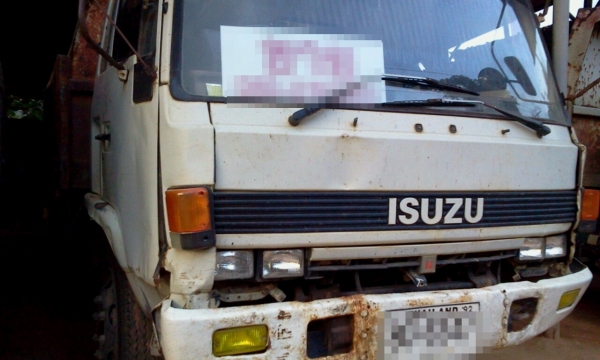 รถบรรทุกหกล้อดั้มยี่ห้ออีซูซุ รถบรรทุกหกล้อดั้มยี่ห้ออีซูซุ