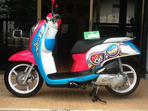 SCOOPY I โฉมปัจจุบันลายLOVERรถ5เดือนวิ่ง1xxxโลสภาพป้ายแดงมีเล่มพร้อมโอน