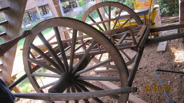 ขายเกวียนโบราณไม้พยุงเกือบทั้งหลังเริ่มจะหายากแล้วครับ เกวียนสภาพดีสภาพเกือบสมบูรณ์เก่าเก็บของผูเต่าแถวบ้านครับ  มียุ3หลังด่วนๆๆๆเปิดที่หลังละ13000บาทราคาคุยกันได้ครับสนใจติดต่อ 0801696651 อยู่อำนาจเจริญครับ