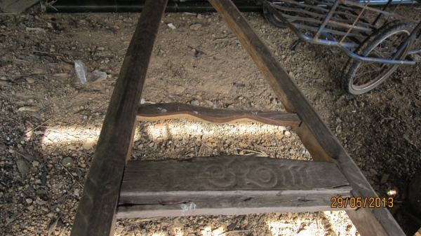 ขายเกวียนโบราณไม้พยุงเกือบทั้งหลังเริ่มจะหายากแล้วครับ เกวียนสภาพดีสภาพเกือบสมบูรณ์เก่าเก็บของผูเต่าแถวบ้านครับ  มียุ3หลังด่วนๆๆๆเปิดที่หลังละ13000บาทราคาคุยกันได้ครับสนใจติดต่อ 0801696651 อยู่อำนาจเจริญครับ