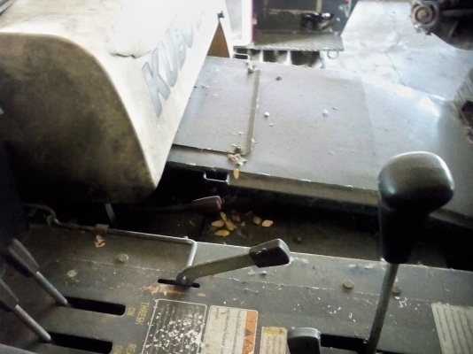 รถเกี่ยวข้าว Kubota DC95GM