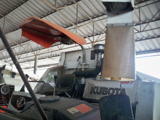 รถเกี่ยวข้าว Kubota DC95GM