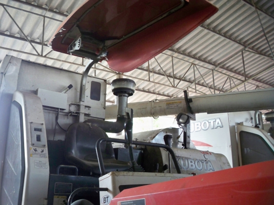 รถเกี่ยวข้าว Kubota DC95GM