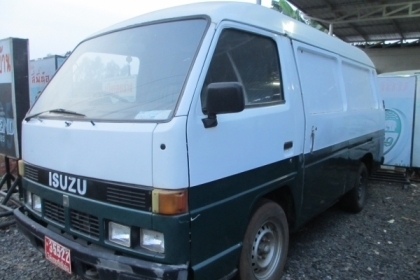 ขายรถตู้ ISUZU BUDDYหลังคาสูง ตู้ทึบ ใช้ดีไว้บรรทุกของ รถพร้อมใช้งานเครื่องมังกรทอง