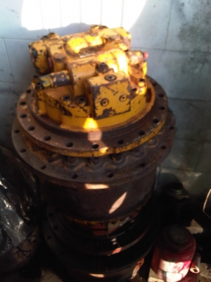 ตัวเดินรถแมคโค น็อตยึดเฟรม20รู สป๊อกเกต16รู