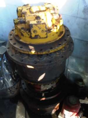 ตัวเดินรถแมคโค น็อตยึดเฟรม20รู สป๊อกเกต16รู