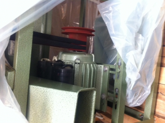 มอเตอร์3 แรงรอบจัด 2800 รอบ ใช้ไฟ220 V.แรงดีใช้ทน(เอามาต่อกับโรงสีข้าวใช้เองเป็นปีแล้ว)ไม่มีปัญหาเลยมี10ลูก