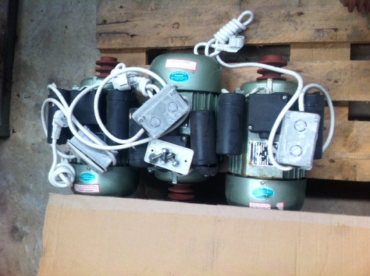 มอเตอร์3 แรงรอบจัด 2800 รอบ ใช้ไฟ220 V.แรงดีใช้ทน(เอามาต่อกับโรงสีข้าวใช้เองเป็นปีแล้ว)ไม่มีปัญหาเลยมี10ลูก