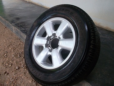 ขายยางอะไหล่+แม็กซ์ BRIDGESTUNE  ยาง265/65 R17 ใหม่