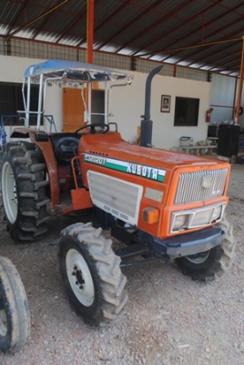 ขายรถไถ Kubota L 3202 4WD พร้อมดันหน้าและผานพรวน ขายรถไถ Kubota L 3202 4WD พร้อมดันหน้าและผานพรวน