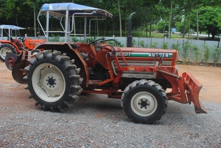 ขายรถไถ Kubota L 3202 4WD พร้อมดันหน้าและผานพรวน