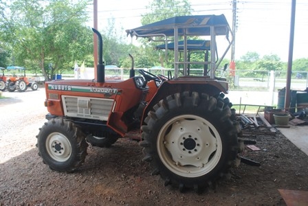 ขายรถไถ Kubota L 3202 4WD พร้อมดันหน้าและผานพรวน ขายรถไถ Kubota L 3202 4WD พร้อมดันหน้าและผานพรวน