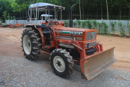 ขายรถไถ Kubota L 3202 4WD พร้อมดันหน้าและผานพรวน ขายรถไถ Kubota L 3202 4WD พร้อมดันหน้าและผานพรวน