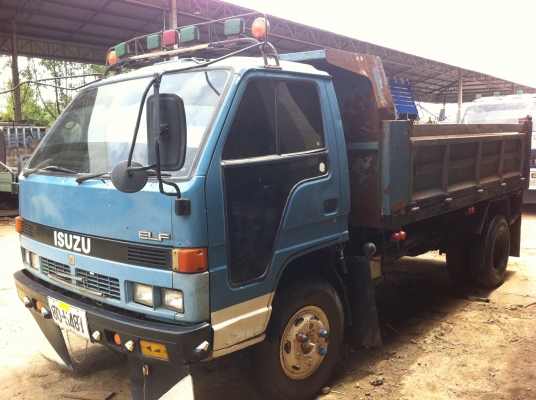 ขายรถบรรทุก 6 ล้อ (ดั้มดิน) ISUZU NPR รถห้างแท้ เปลี่ยนหัวนอก คัสซี NPR59LU5M-7112172 เครื่อง 4BD1-464275 (115 แรงม้า) ภาษีเต็ม คัสซีสวย แอร์เย็น ช่วงล่าง F หน้า-หลัง ยางดี 6 เส้น