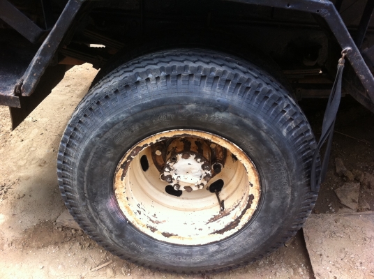 ขายรถบรรทุก 6 ล้อ (ดั้มดิน) ISUZU NPR รถห้างแท้ เปลี่ยนหัวนอก คัสซี NPR59LU5M-7112172 เครื่อง 4BD1-464275 (115 แรงม้า) ภาษีเต็ม คัสซีสวย แอร์เย็น ช่วงล่าง F หน้า-หลัง ยางดี 6 เส้น