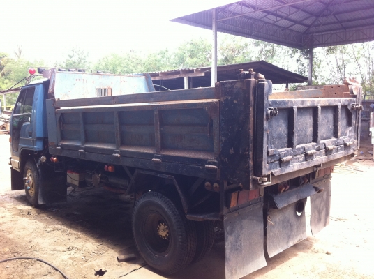 ขายรถบรรทุก 6 ล้อ (ดั้มดิน) ISUZU NPR รถห้างแท้ เปลี่ยนหัวนอก คัสซี NPR59LU5M-7112172 เครื่อง 4BD1-464275 (115 แรงม้า) ภาษีเต็ม คัสซีสวย แอร์เย็น ช่วงล่าง F หน้า-หลัง ยางดี 6 เส้น