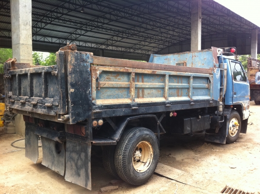 ขายรถบรรทุก 6 ล้อ (ดั้มดิน) ISUZU NPR รถห้างแท้ เปลี่ยนหัวนอก คัสซี NPR59LU5M-7112172 เครื่อง 4BD1-464275 (115 แรงม้า) ภาษีเต็ม คัสซีสวย แอร์เย็น ช่วงล่าง F หน้า-หลัง ยางดี 6 เส้น