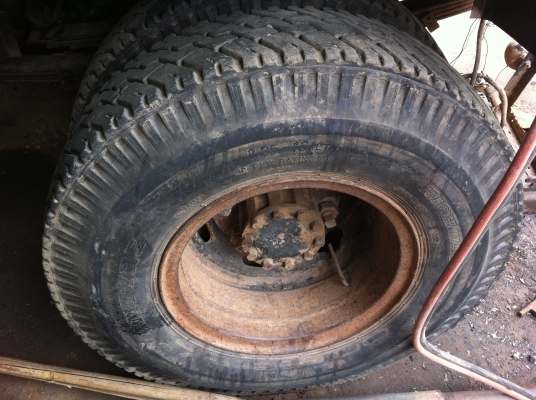 ISUZU NPR หัวการ์ตูน  (ดั้ม-เทรน TADANO 2.5 ตัน) ทำสีใหม่ทั้งคัน ตัวรถ NPR66LX5S-7101573 เครื่อง 4HF1-261685 (120 แรงม้า) เครื่องฟิตใหม่ คัสซีสวย ทะเบียนพร้อมโอน