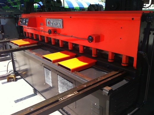 ขาย!เครื่องตัดเหล็กแผ่น หนา 3.2 มิล*2500มิล ขาย!เครื่องตัดเหล็กแผ่น หนา 3.2 มิล*2500มิล