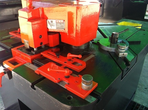 ขายเครื่องตัดมุม Amada CSHW-220