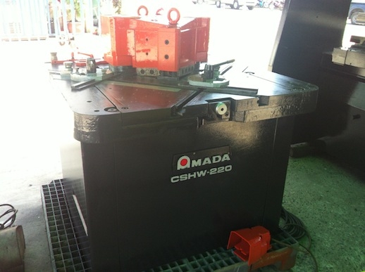 ขายเครื่องตัดมุม Amada CSHW-220