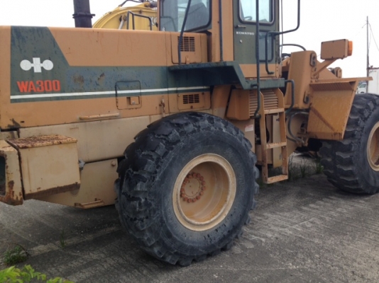 New Stock จากญี่ปุ่น WA300-1 SN: 201XX YR: 1986 8516 ชม. สภาพสวย สีเดิม ขายถูกครับ
