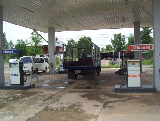ขายหัวจ่ายน้ำมันดิจิตอล 4 หัว ถังน้ำมัน 4 ถัง พร้อมป้ายยี่ห้อป้ายทางเข้า