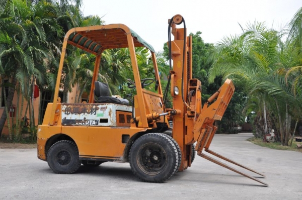 ขายFORKLIFT TOYOTA 2.5ตัน เสาสูง งากระดก เครื่องดีเซล สภาพสวยเดิมจากญี่ปุ่น ขาย159,000เท่านั้น