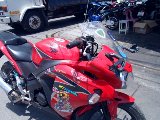 ขาย HONAD CBR150 I รถสีแดง-ดำ รถปี54 เครื่องเดิมๆๆ สภาพภายตามรูป มีเล่มครบ ขา45,000บาท