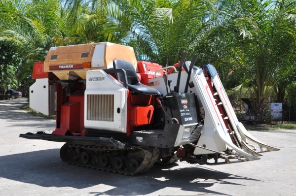 ขายรถเกี่ยวข้าว-นวดข้าว YANMAR CA135แทรคตีนตะขาบใหม่ เครื่องดีเซล 58,000เท่านั้น!!