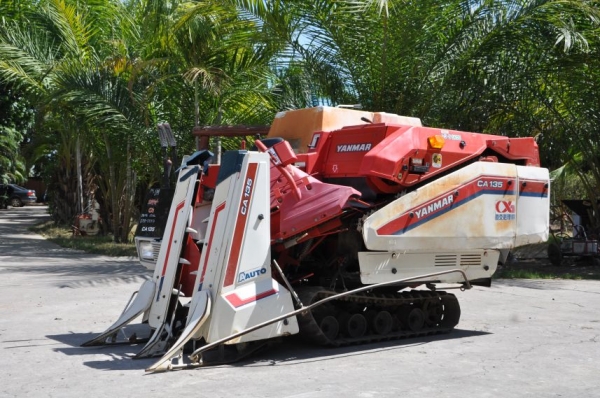 ขายรถเกี่ยวข้าว-นวดข้าว YANMAR CA135แทรคตีนตะขาบใหม่ เครื่องดีเซล 58,000เท่านั้น!!