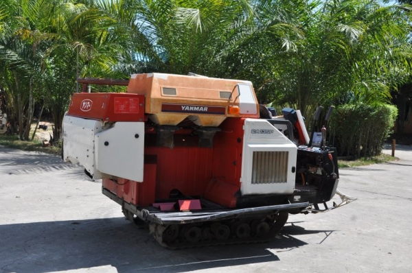 ขายรถเกี่ยวข้าว-นวดข้าว YANMAR CA135แทรคตีนตะขาบใหม่ เครื่องดีเซล 58,000เท่านั้น!!