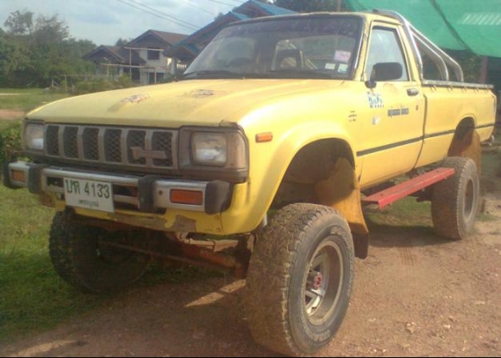 ขายTOYOTA LN46 4wdแท้ เครื่องดีเซล2200เครื่องเดิม เครื่องดี คลัซซีสวย max15" 4wdใช้ได้ปกติ