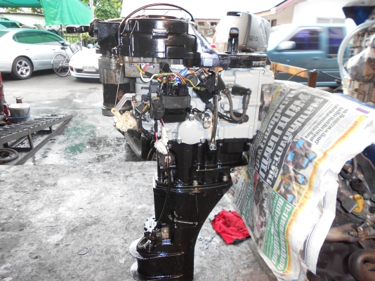 ขายเครื่องเรือ suzuki 15 เเรง fourstocke 2 ตัว อีกตัวทำอะไหล่ ขายเครื่องเรือ suzuki 15 เเรง fourstocke 2 ตัว อีกตัวทำอะไหล่