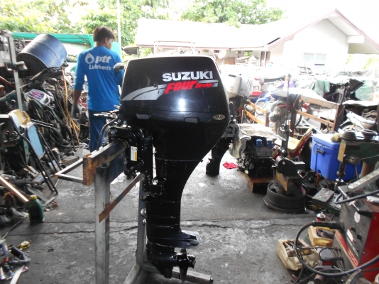ขายเครื่องเรือ suzuki 15 เเรง fourstocke 2 ตัว อีกตัวทำอะไหล่