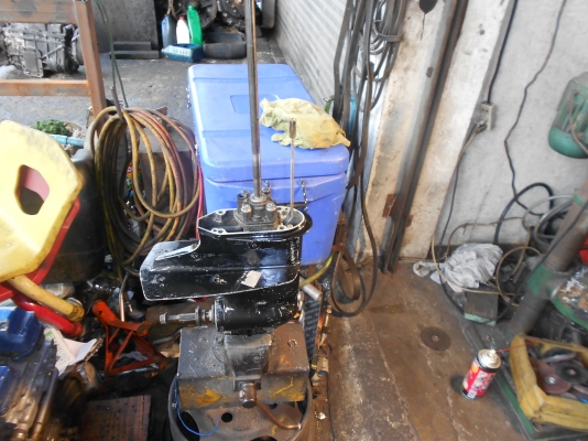 ขายเครื่องเรือ suzuki 15 เเรง fourstocke 2 ตัว อีกตัวทำอะไหล่ ขายเครื่องเรือ suzuki 15 เเรง fourstocke 2 ตัว อีกตัวทำอะไหล่