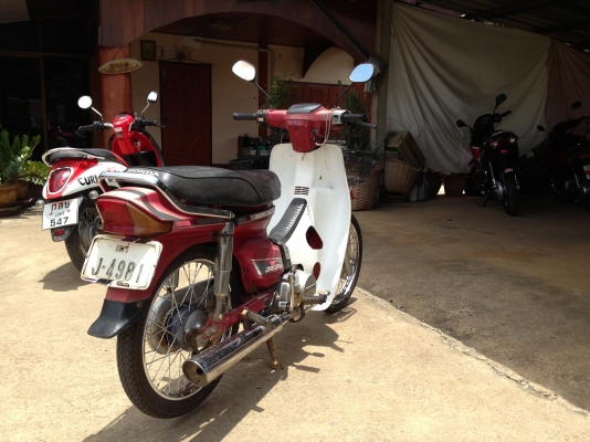 ขายดรีม 100  รถมือหนึ่งออกร้าน สภาพเดิมๆ พร้อมประกวด อะไหล่เดิมทุกอย่าง สีเดิม เครื่องฟิต       ขายด่วน 14000