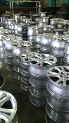 ขายแม็กสวยๆราคาถูกๆ  เหลือจำนวน 60 ชุด มีหลายขนาด มีครบทุกวง เริ่มต้นชุดละ2000ราคาสูงสุด3300สนใจโทรสอบถามได้ครับ มาก่อนได้คัดก่อน