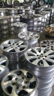 ขายแม็กสวยๆราคาถูกๆ  เหลือจำนวน 60 ชุด มีหลายขนาด มีครบทุกวง เริ่มต้นชุดละ2000ราคาสูงสุด3300สนใจโทรสอบถามได้ครับ มาก่อนได้คัดก่อน