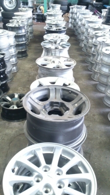 ขายแม็กสวยๆราคาถูกๆ  เหลือจำนวน 60 ชุด มีหลายขนาด มีครบทุกวง เริ่มต้นชุดละ2000ราคาสูงสุด3300สนใจโทรสอบถามได้ครับ มาก่อนได้คัดก่อน