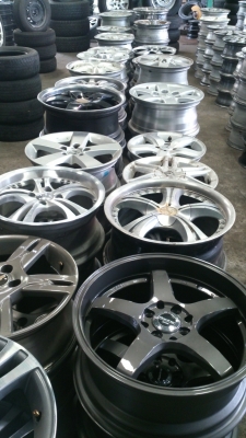 ขายแม็กสวยๆราคาถูกๆ  เหลือจำนวน 60 ชุด มีหลายขนาด มีครบทุกวง เริ่มต้นชุดละ2000ราคาสูงสุด3300สนใจโทรสอบถามได้ครับ มาก่อนได้คัดก่อน