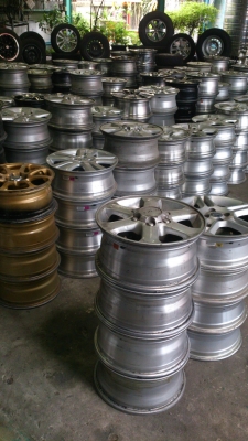 ขายแม็กสวยๆราคาถูกๆ  เหลือจำนวน 60 ชุด มีหลายขนาด มีครบทุกวง เริ่มต้นชุดละ2000ราคาสูงสุด3300สนใจโทรสอบถามได้ครับ มาก่อนได้คัดก่อน