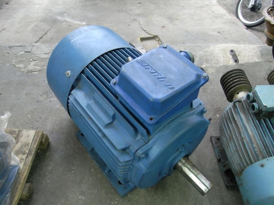 ขายมอเตอร์ INLINE 75 HP. 1400 RPM. สภาพสวยมาก เหมือนของใหม่ พร้อมใช้งาน มี 2 ตัวครับ
