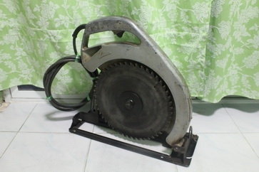 เครื่องเลื่อยวงเดือนยี่ห้อ makita รุ่น 5401N ขนาด 15 นิ้ว พร้อมใช้งานครับ