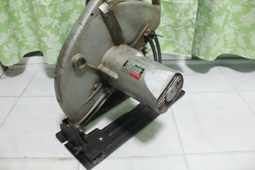 เครื่องเลื่อยวงเดือนยี่ห้อ makita รุ่น 5401N ขนาด 15 นิ้ว พร้อมใช้งานครับ