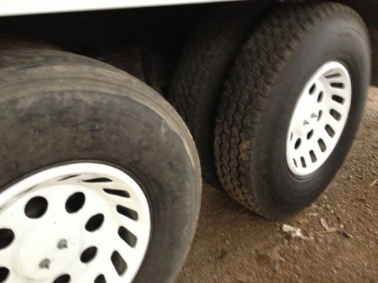 รถอิซูซุ 10 ล้อ ตู้เย็น 230 แรงม้า ปี 49 สนใจติดต่อ 081 - 6079515 รถอิซูซุ 10 ล้อ ตู้เย็น 230 แรงม้า ปี 49 สนใจติดต่อ 081 - 6079515