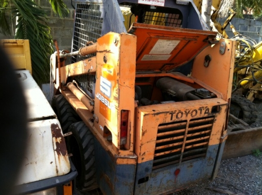 ขายรถตักอเนกประสงค์