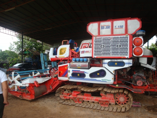 รถเกี่ยวข้าวศักดิ์พัฒนาปี2553